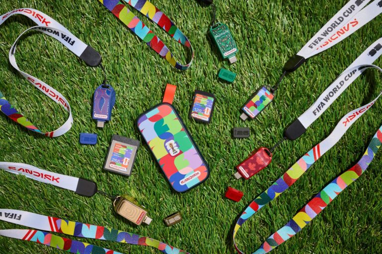 Mistrovství světa ve fotbale FIFA 2026™ se blíží. Sandisk představuje oficiálně licencované produkty, které zachycují a uchovávají historii fotbalu